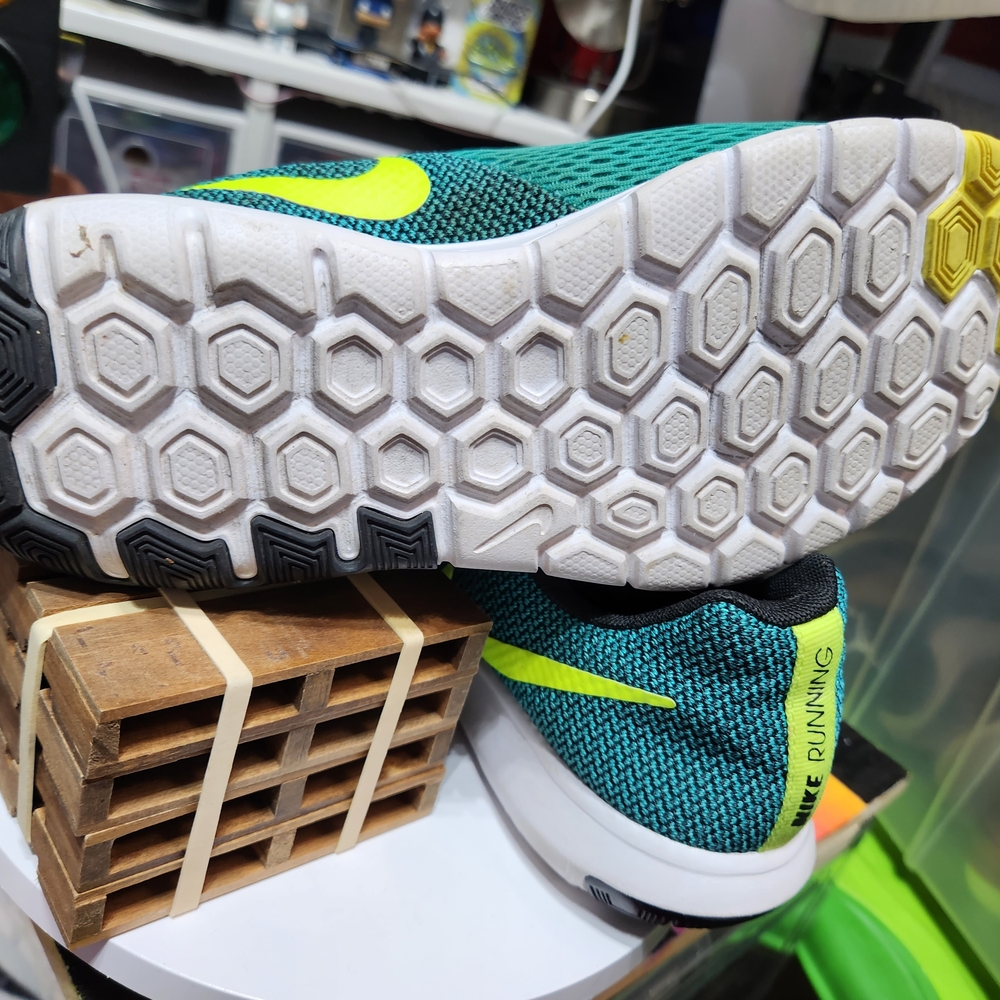 Nike Teal and Neon Green Athletic Running Shoes - Picture 7 of 7
